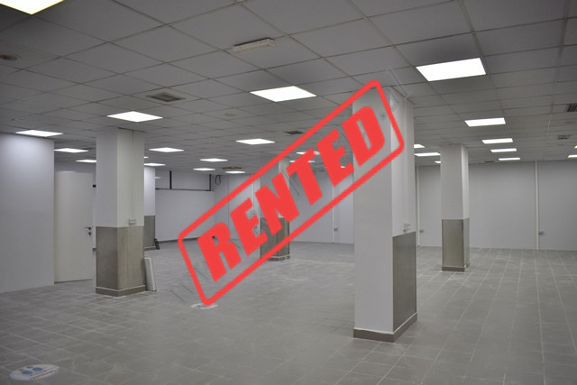 Business space for rent along the main road on Zhan Dark Boulevard in Tirana.&nbsp;
Located on the 